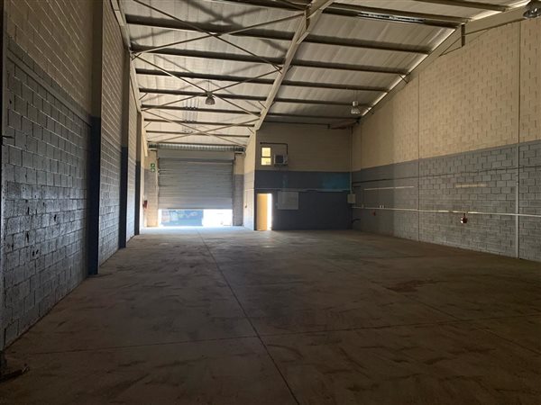 374  m² Industrial space in Mkondeni