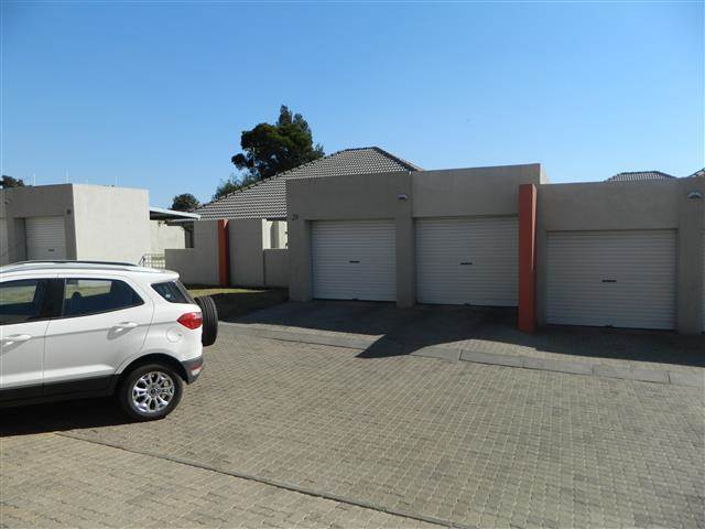 3 Bed Townhouse in Highveld Park photo number 2