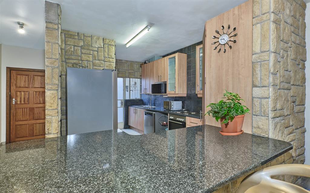 4 Bed Townhouse in Randpark Ridge photo number 4
