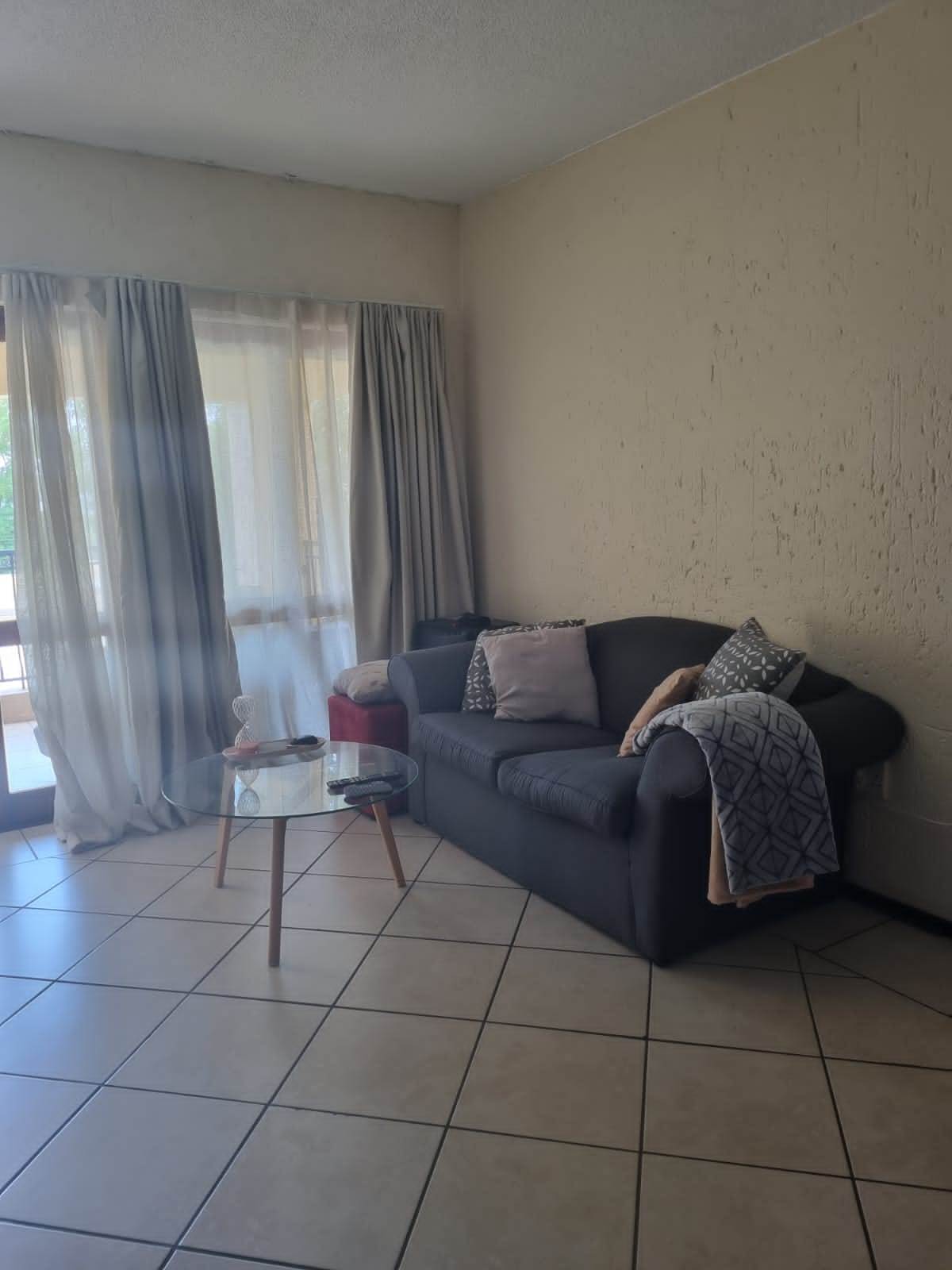 1 Bed Apartment in Lonehill photo number 8