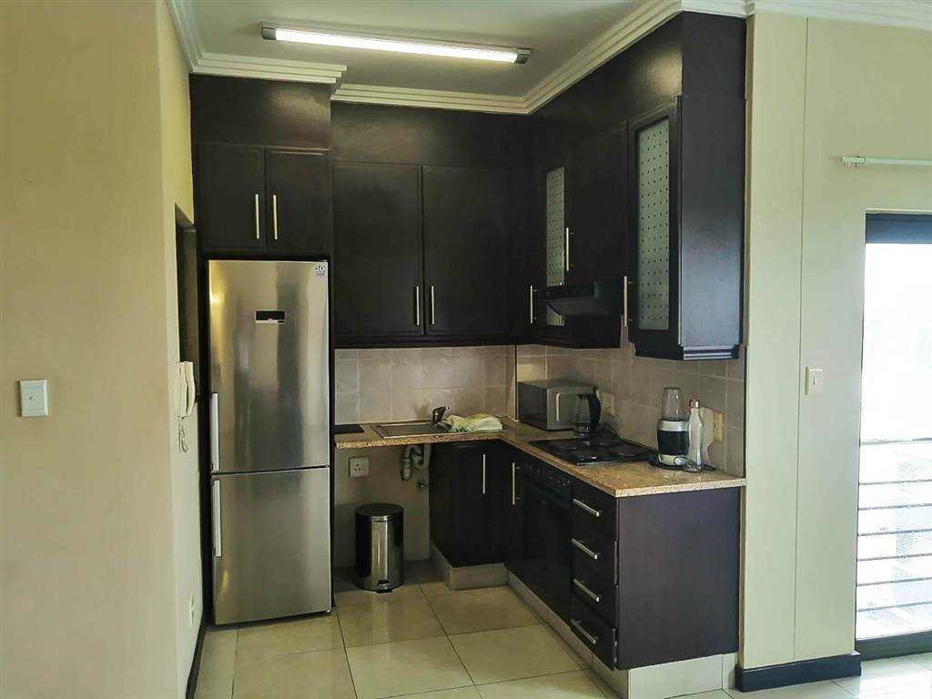 1 Bed Apartment in Umhlanga Ridge photo number 2