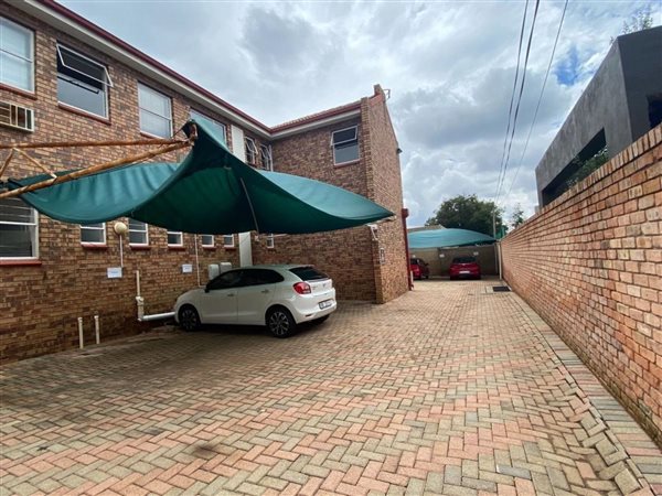278  m² Commercial space in Fairland