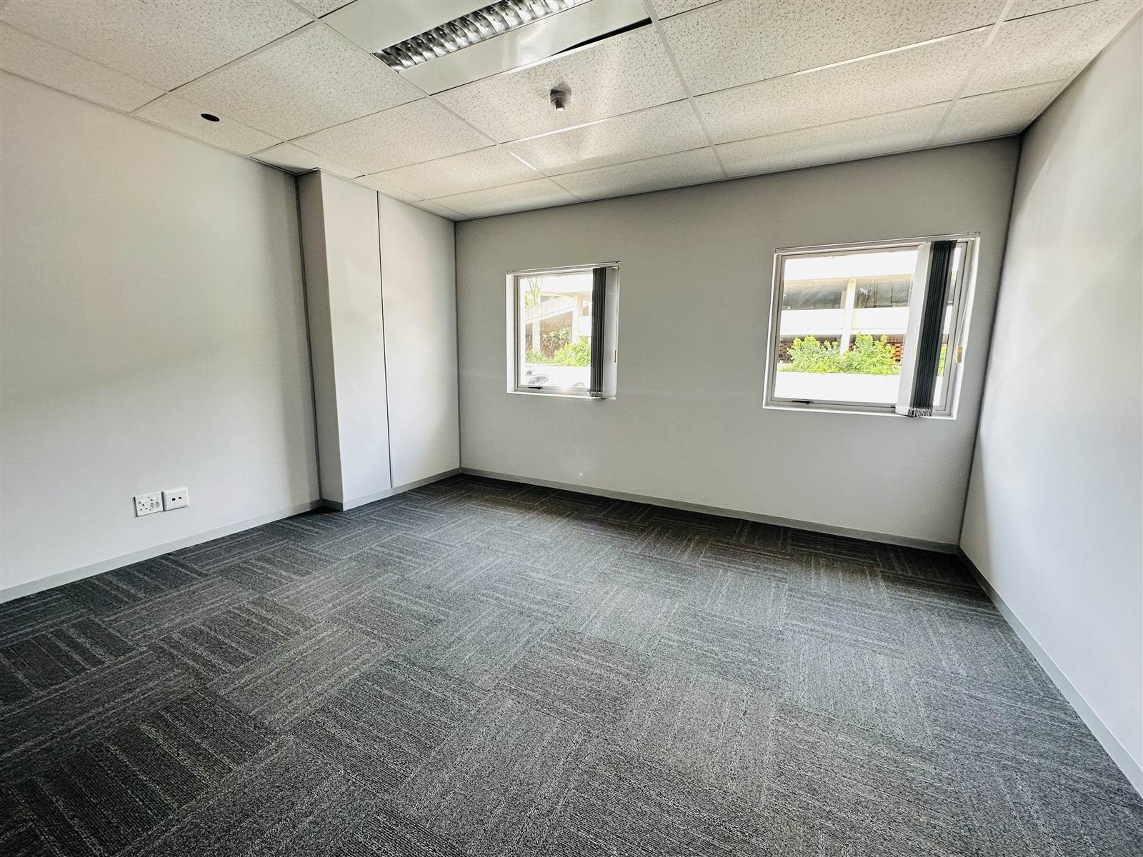 675  m² Commercial space in Somerset Park photo number 8