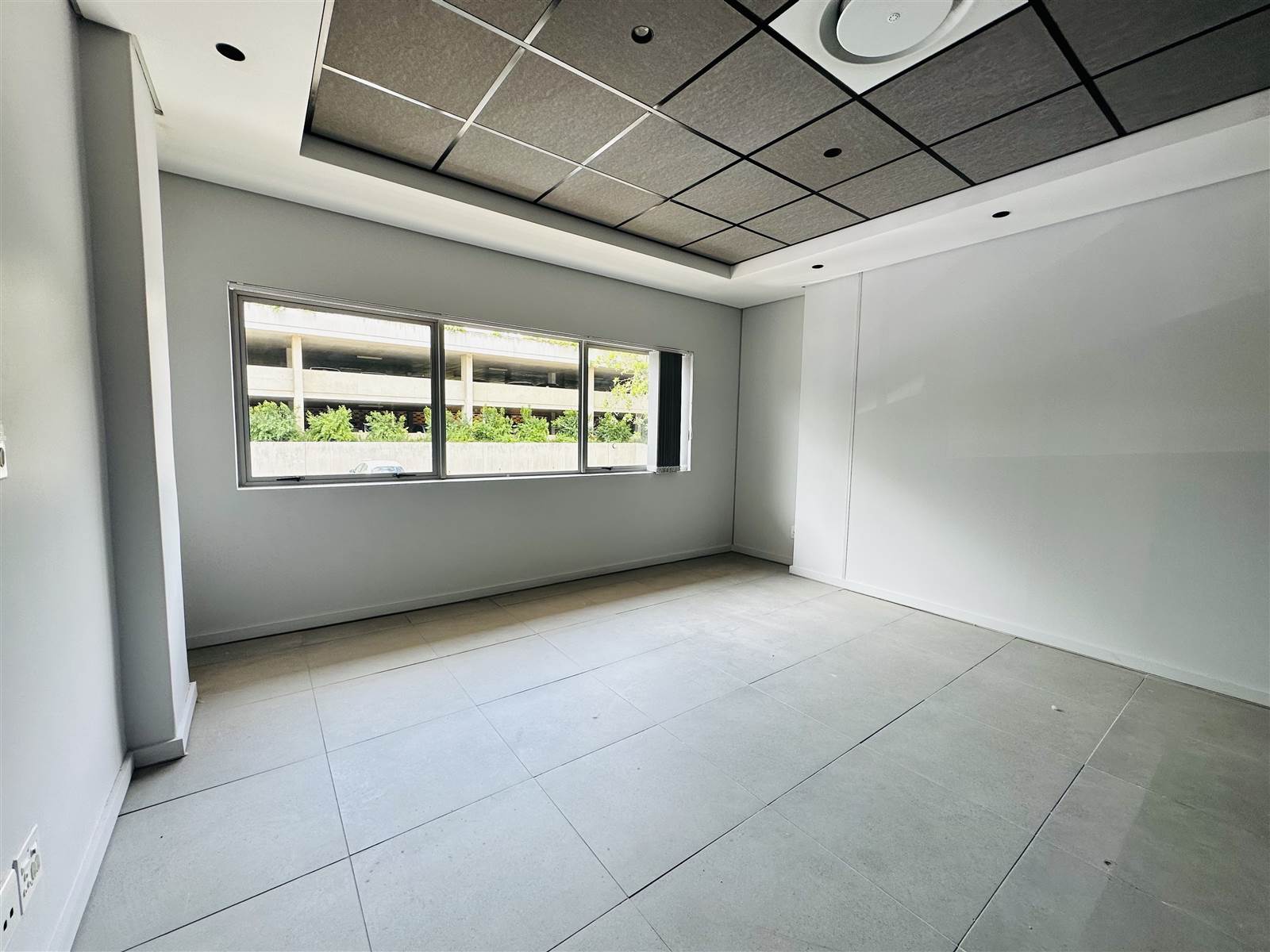 675  m² Commercial space in Somerset Park photo number 5