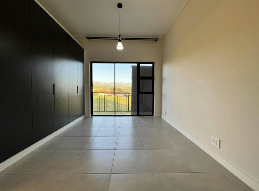 2 Bed Apartment in Somerset West Central photo number 6