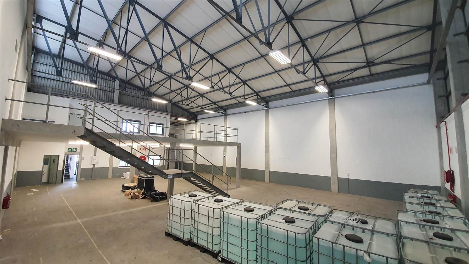549  m² Industrial space in Airport Industria photo number 2