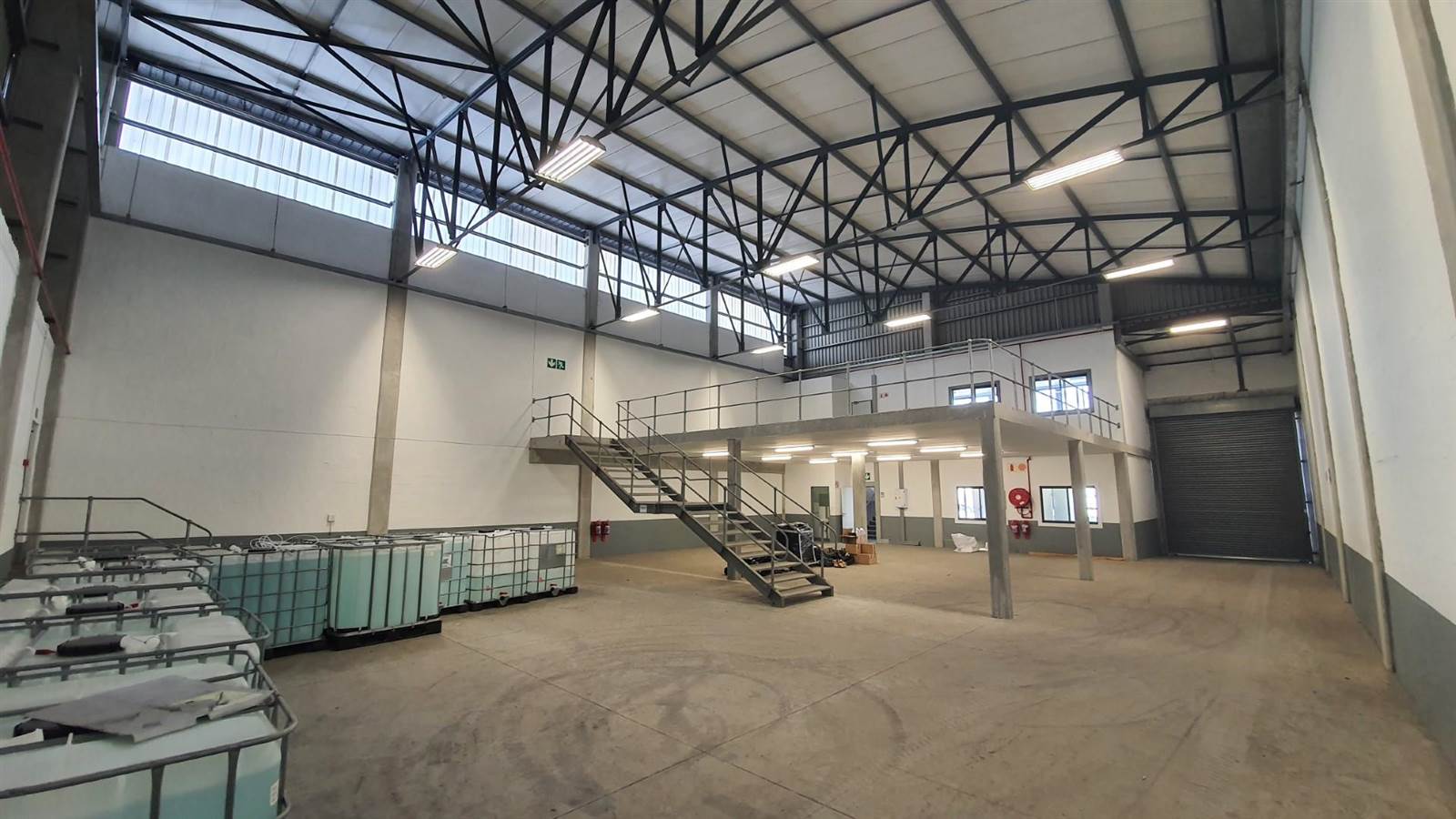 549  m² Industrial space in Airport Industria photo number 1
