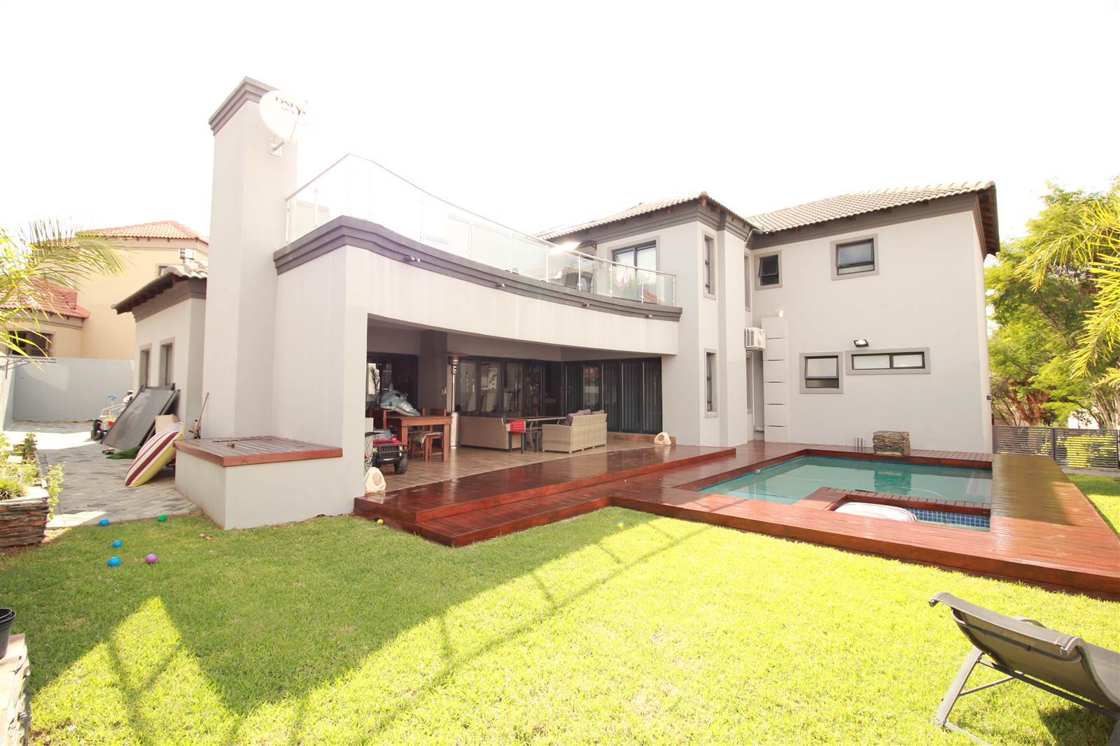 4 Bed House in Blue Valley Golf Estate photo number 16