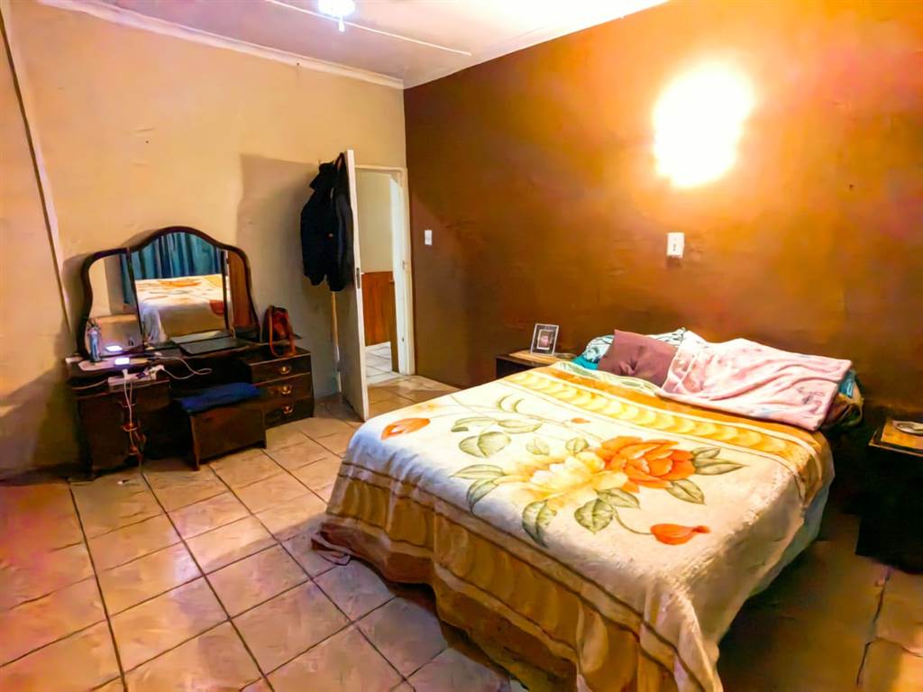 4 Bed House in Potchefstroom Central photo number 12