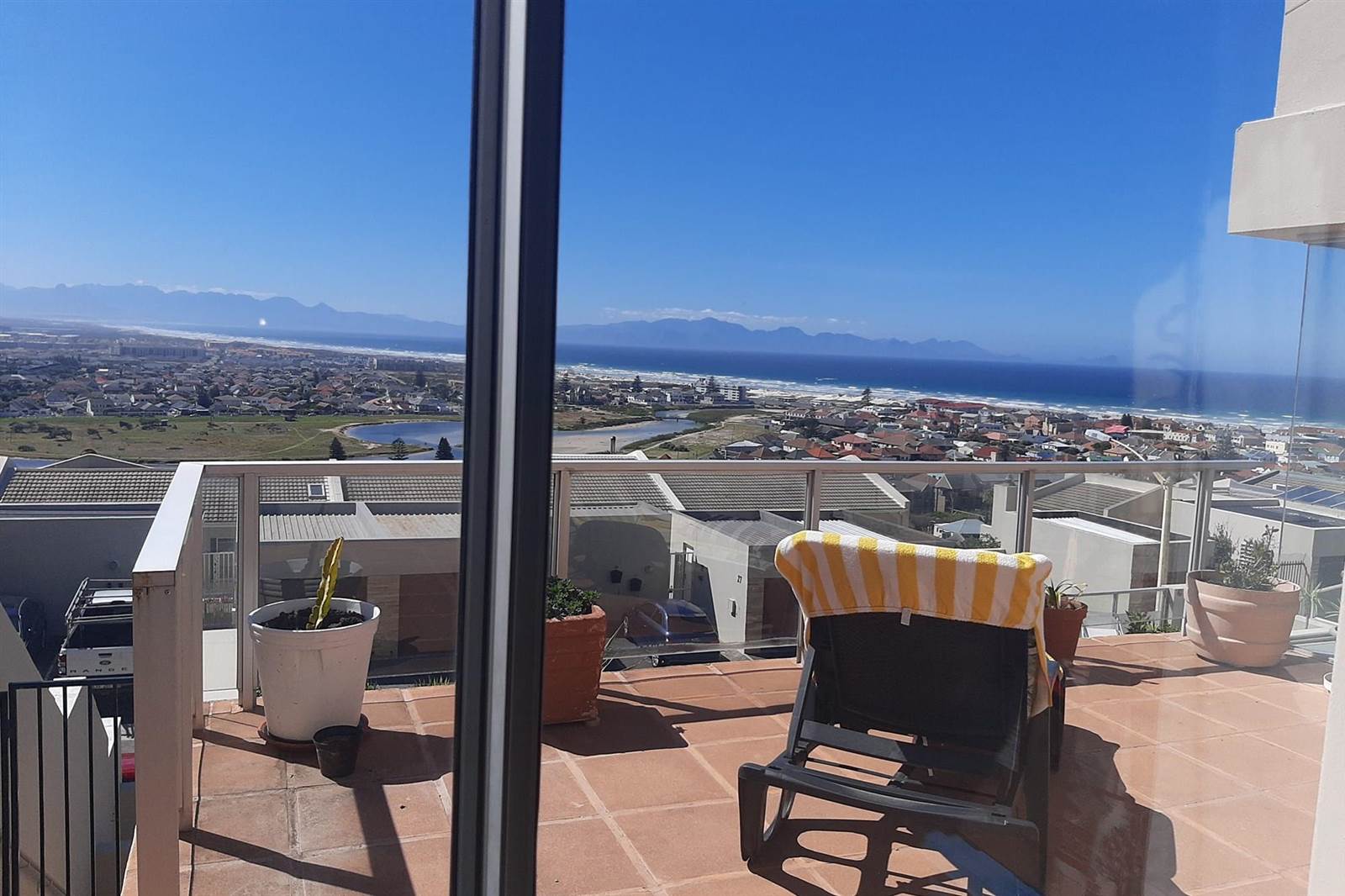 3 Bed Townhouse in Muizenberg photo number 4