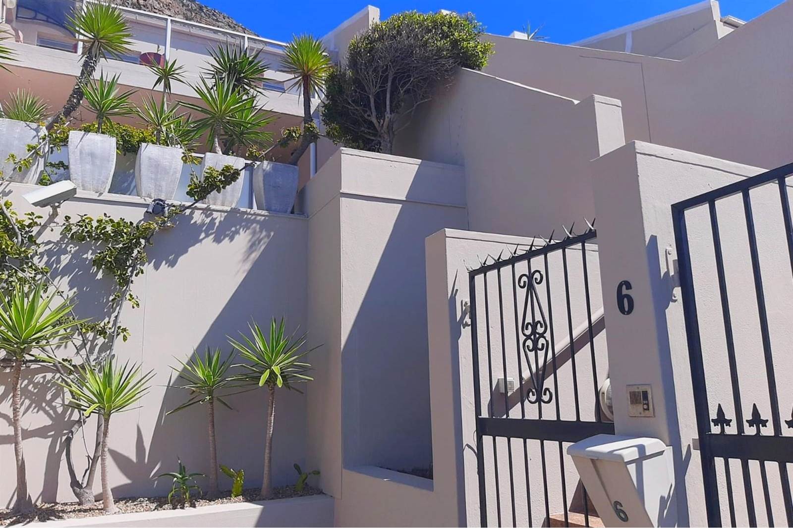 3 Bed Townhouse in Muizenberg photo number 5
