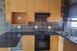 2 Bed Townhouse in New Redruth photo number 5
