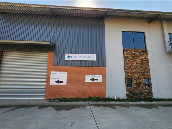 689  m² Industrial space