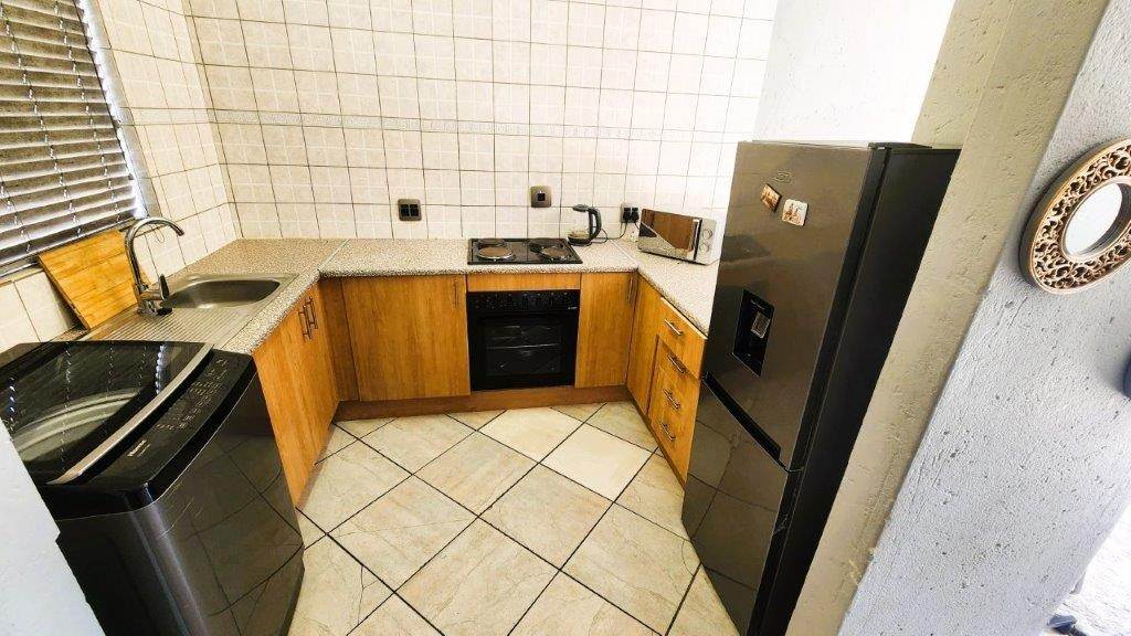 2 Bed Apartment in Waterval East photo number 6