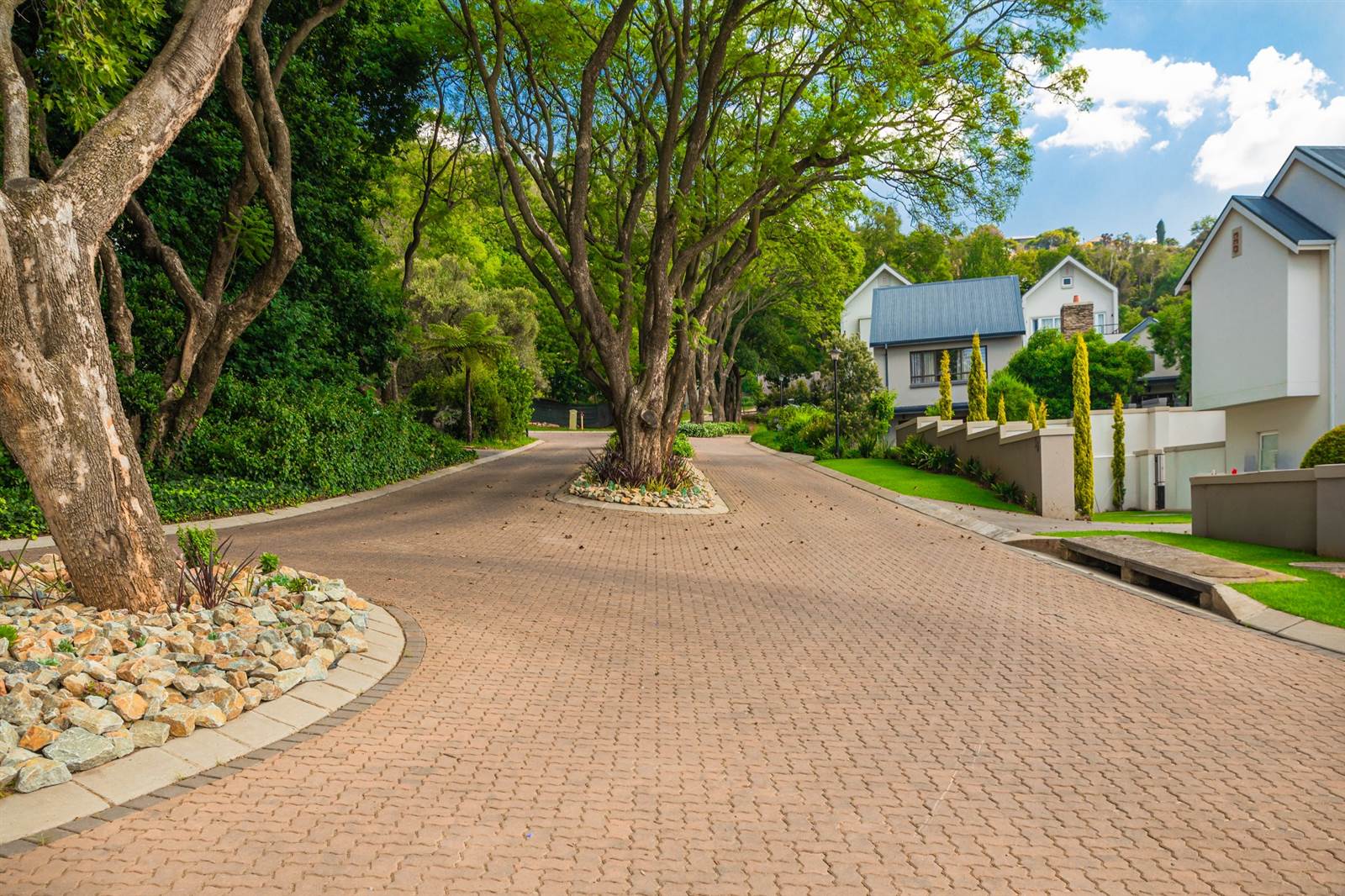 953 m² Land available in Northcliff photo number 4