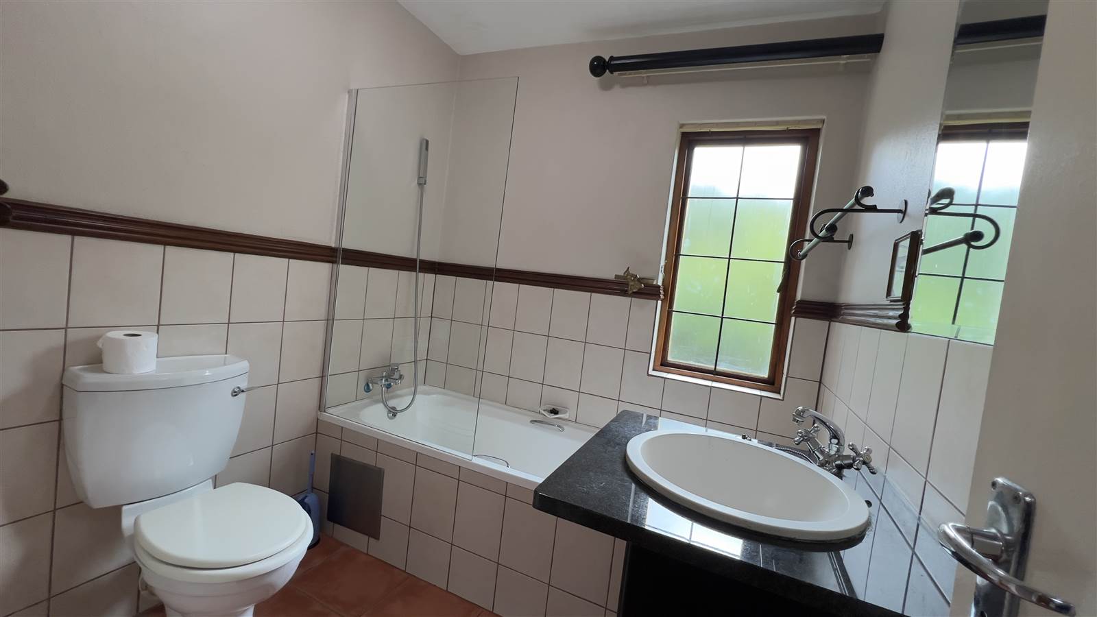 2 Bed Apartment in Sonheuwel photo number 14
