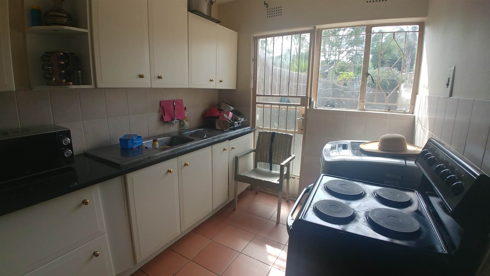 3 Bed Townhouse in Constantia Kloof photo number 4