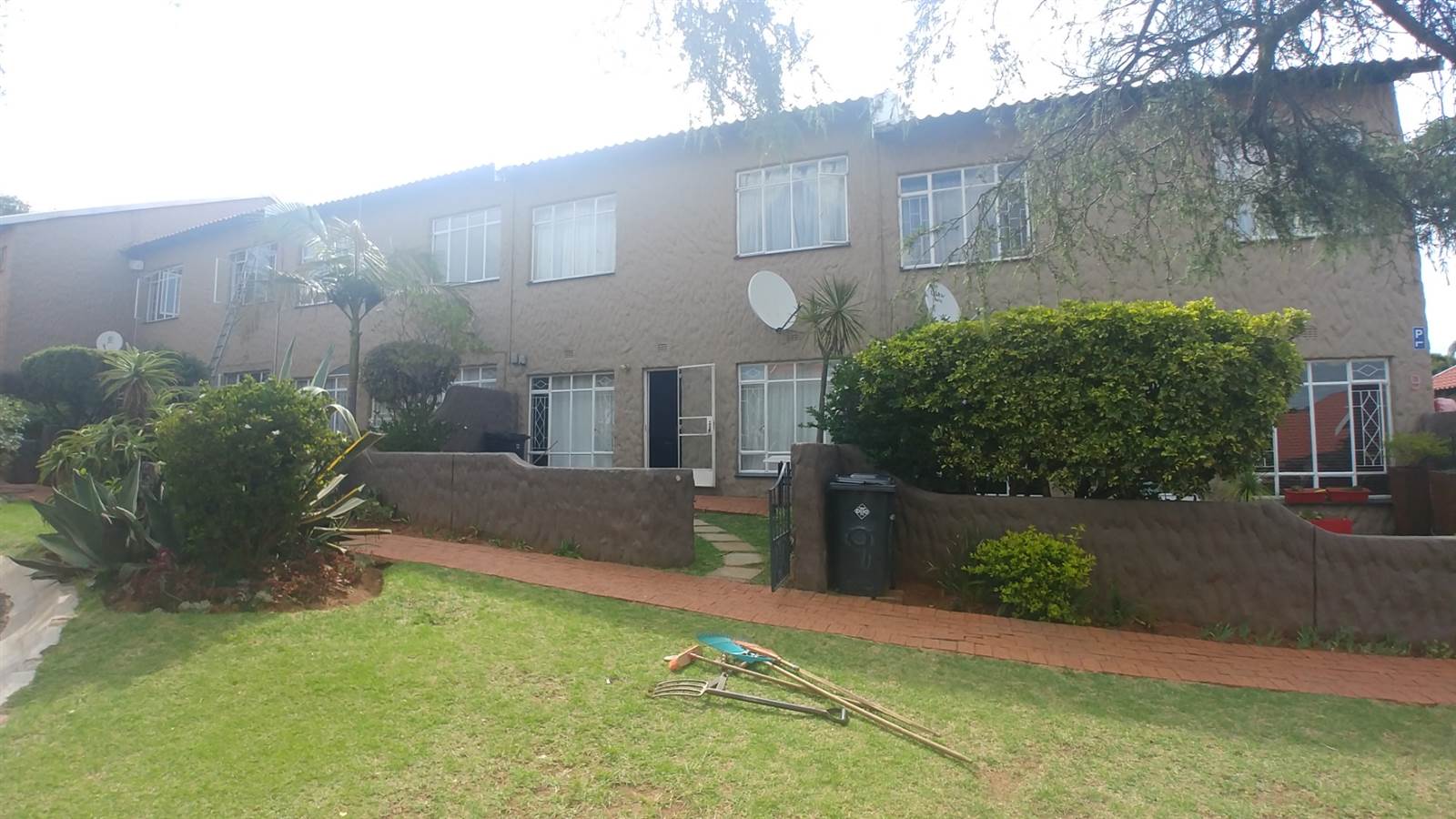 3 Bed Townhouse in Constantia Kloof photo number 9