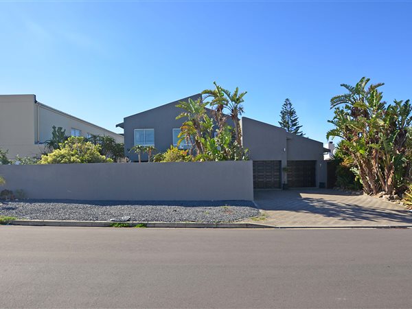 3 Bed House in Waves Edge