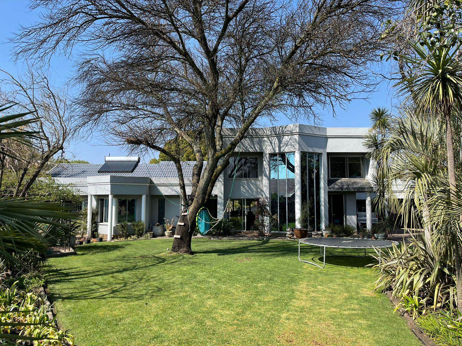 6 Bed House in Secunda photo number 5