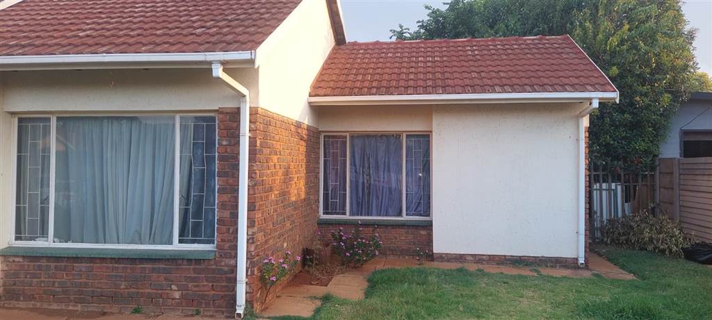 4 Bed House in Booysens photo number 2