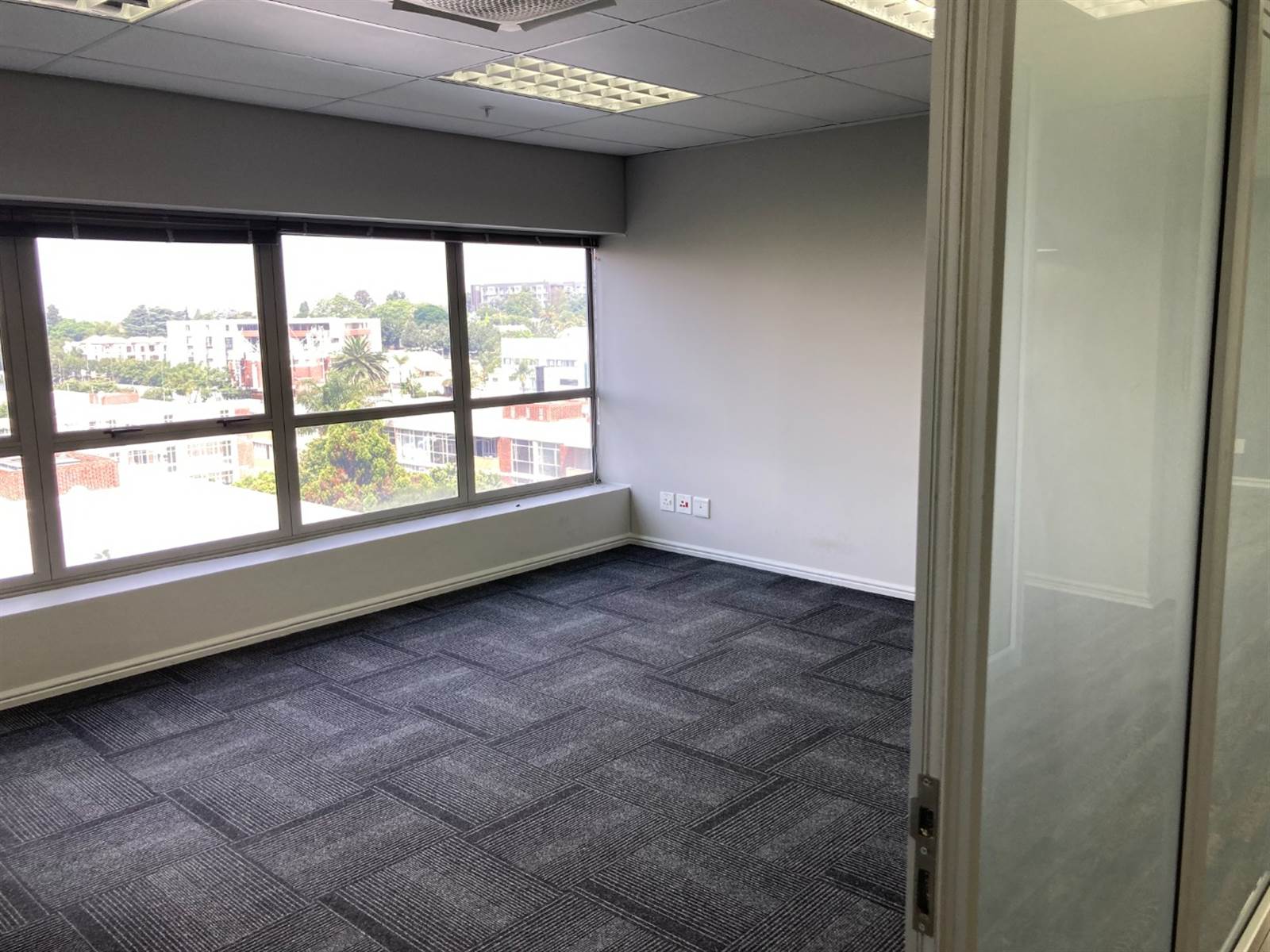 355  m² Commercial space in Sandown photo number 14