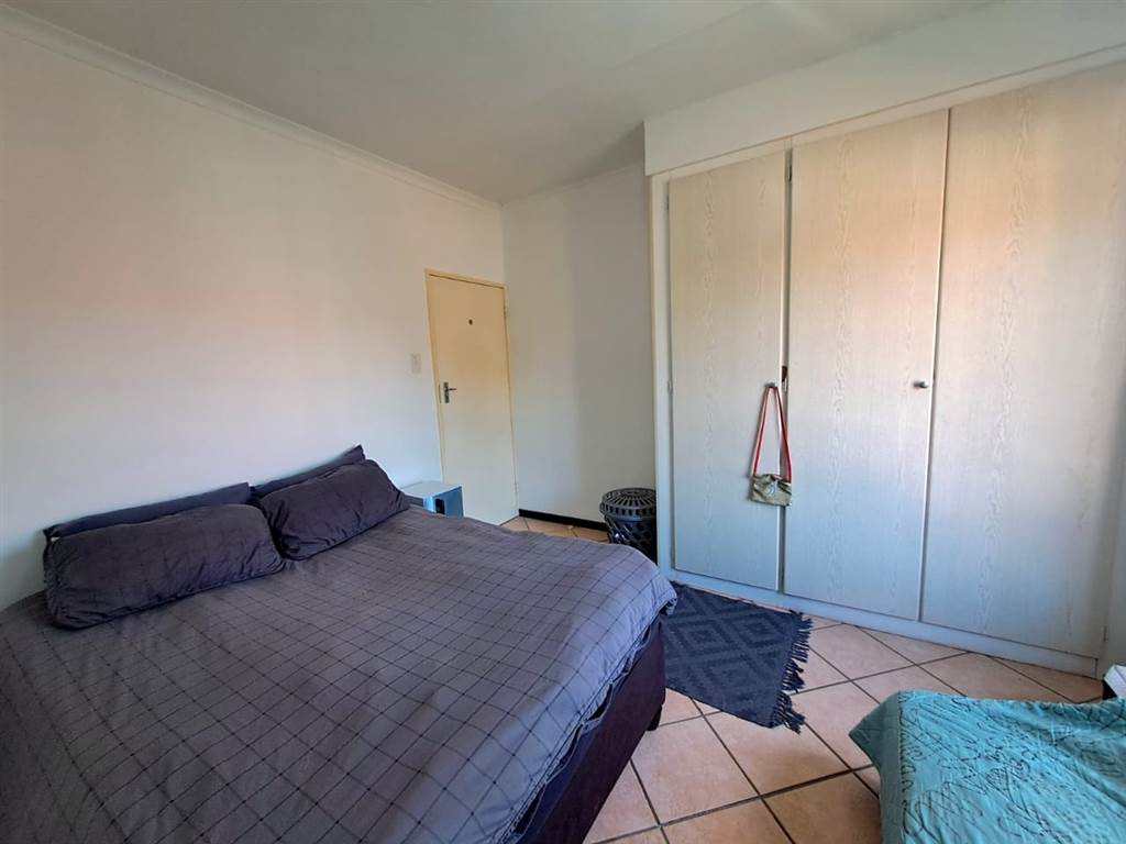 2 Bed Apartment in Mooikloof Ridge photo number 11