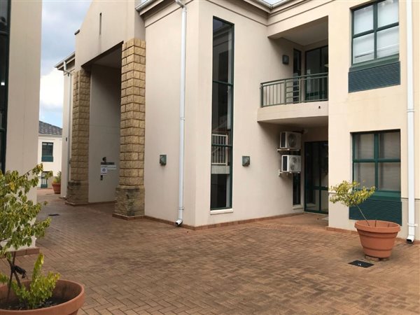 300  m² Commercial space in Fourways