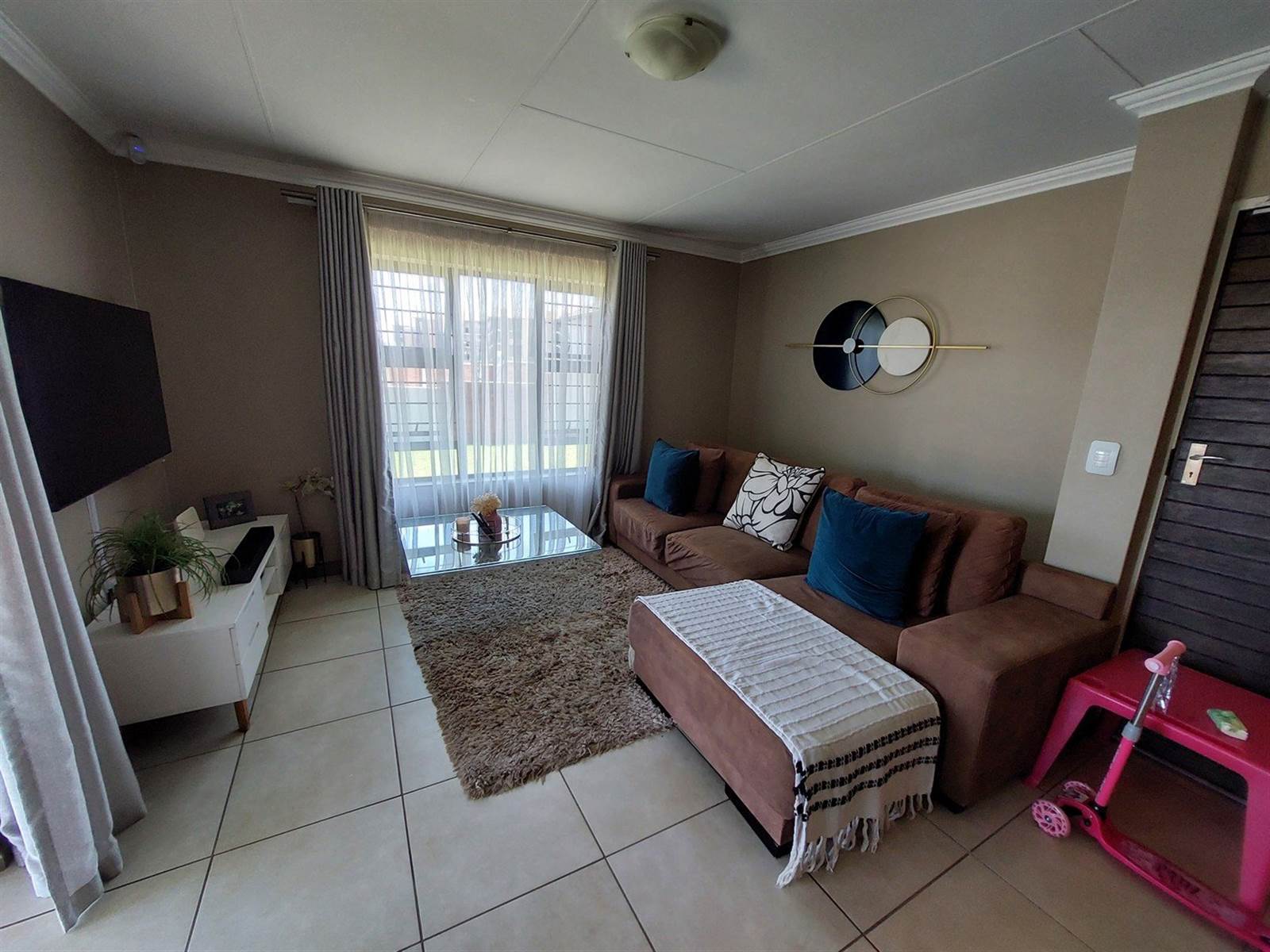 3 Bed House in Rooihuiskraal North photo number 3