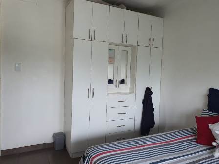 1 Bed Apartment in Amanzimtoti photo number 8