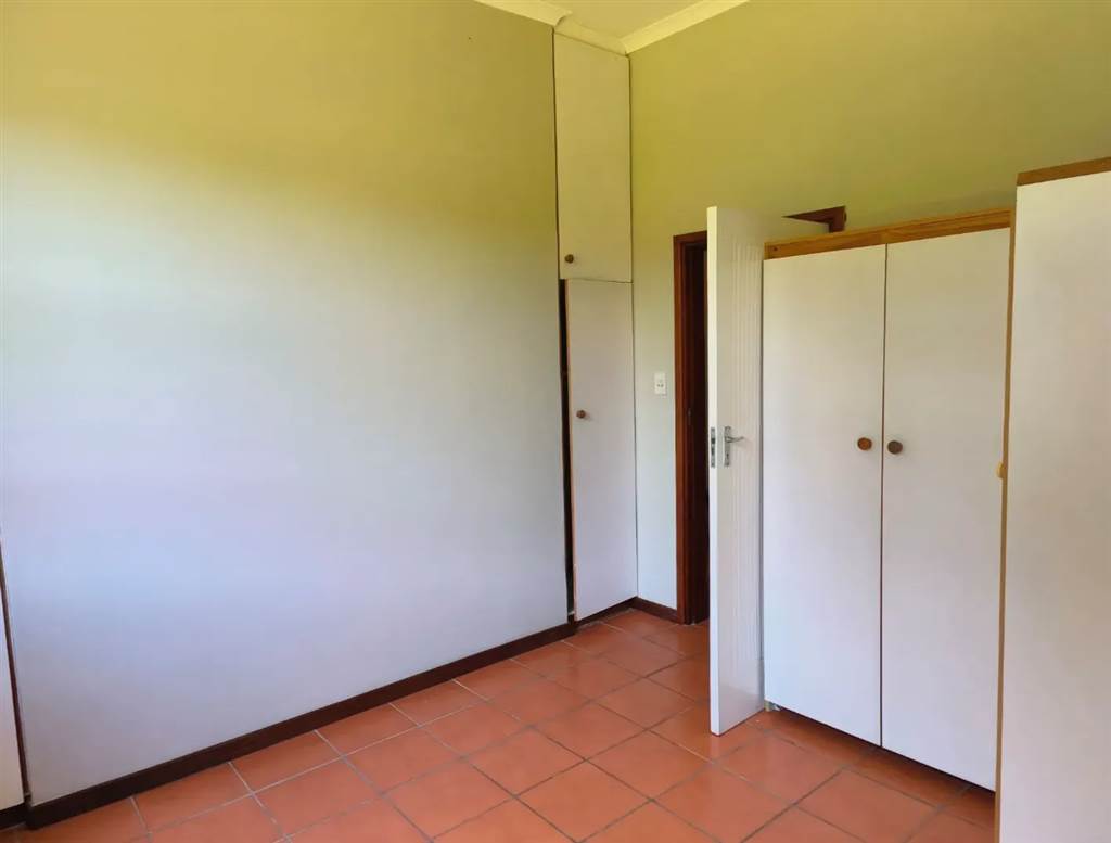 4 Bed House in Uvongo photo number 17
