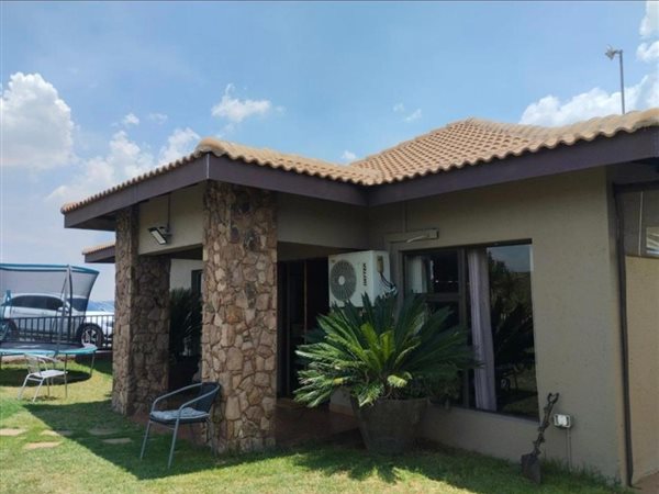 4 Bedroom House 4 Bedroom House
