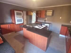 5 Bed House in Jan Niemand Park