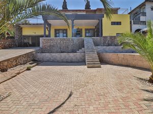 5 Bed House in Oakdene