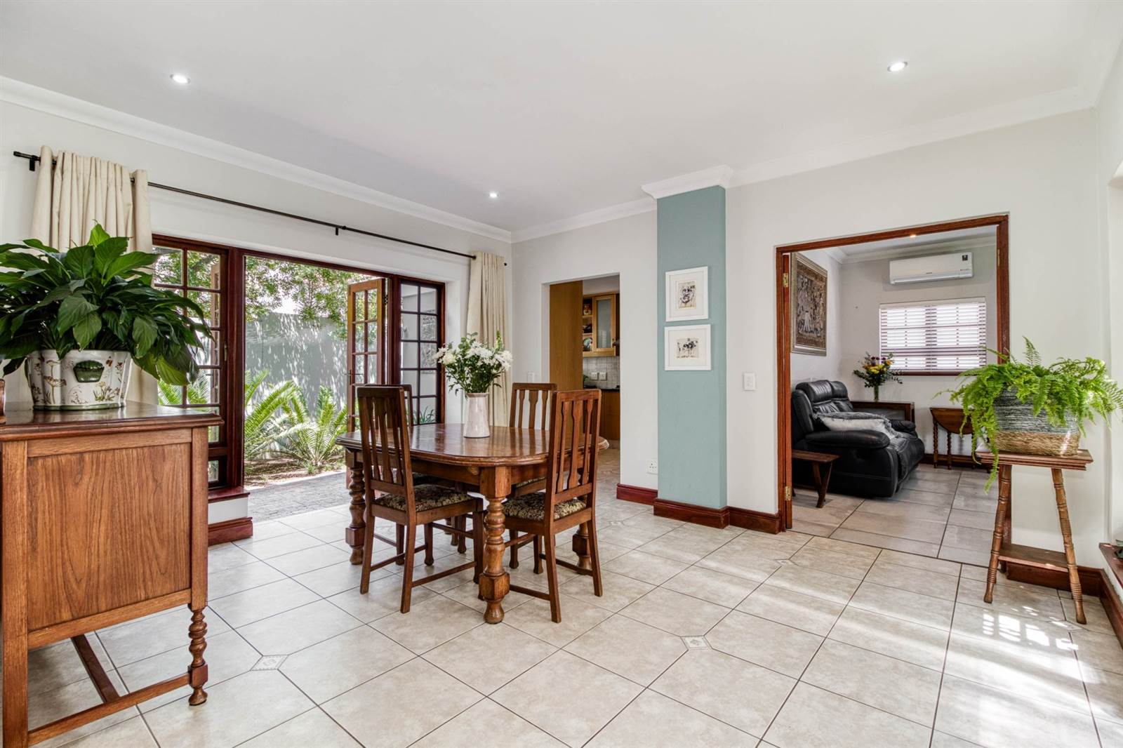 4 Bed House in Lonehill photo number 6
