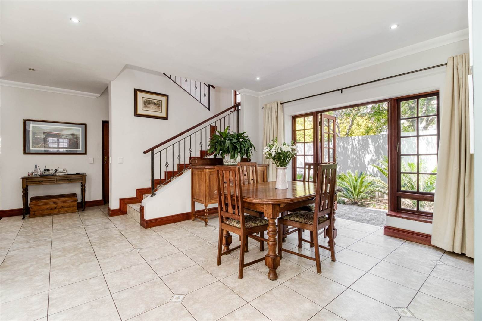 4 Bed House in Lonehill photo number 8