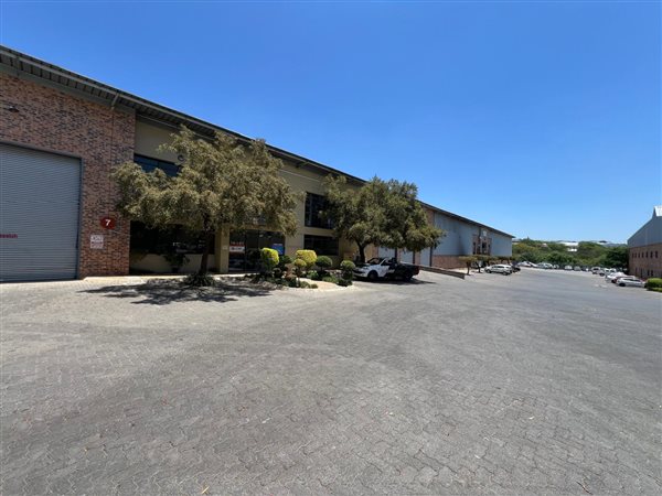 963  m² Industrial space