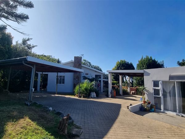 7 Bed House in Leisure Bay