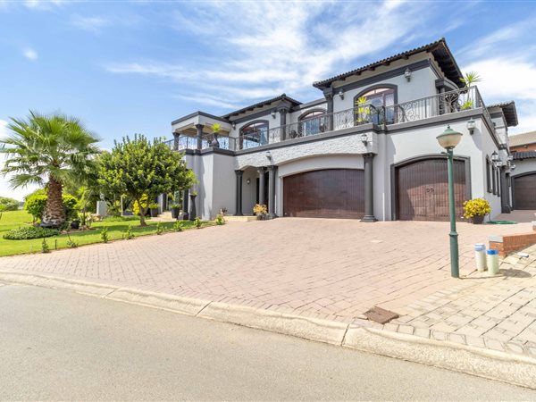 5 Bed House in Ebotse Estate