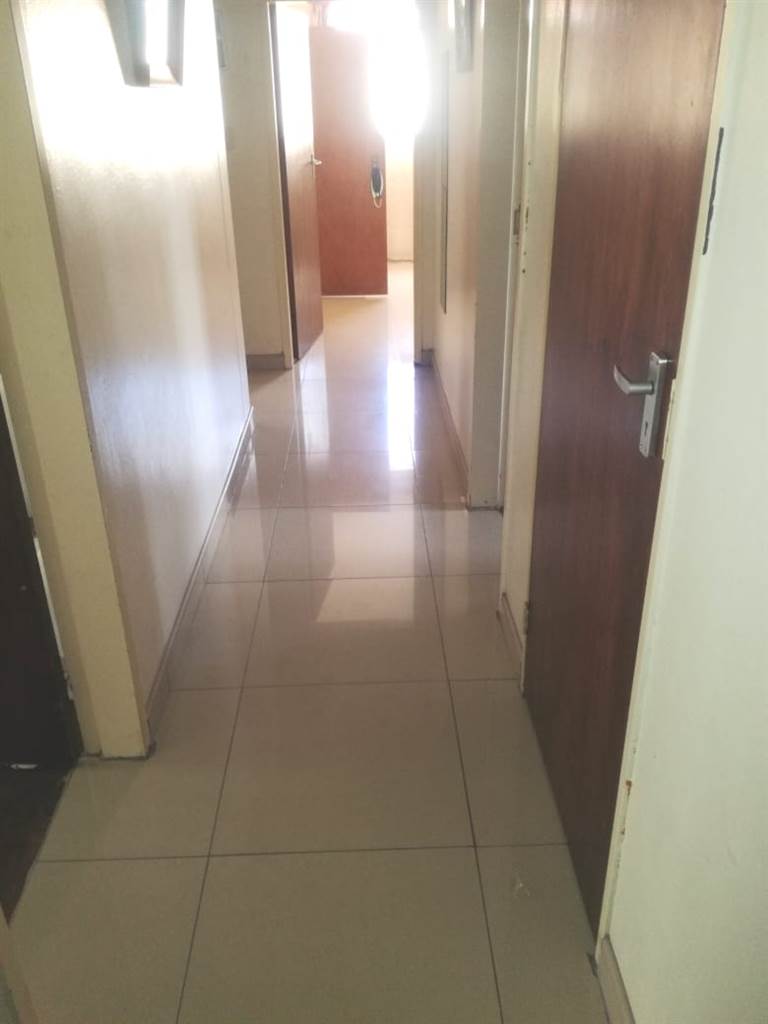 3 Bed Apartment in Bloemfontein photo number 10