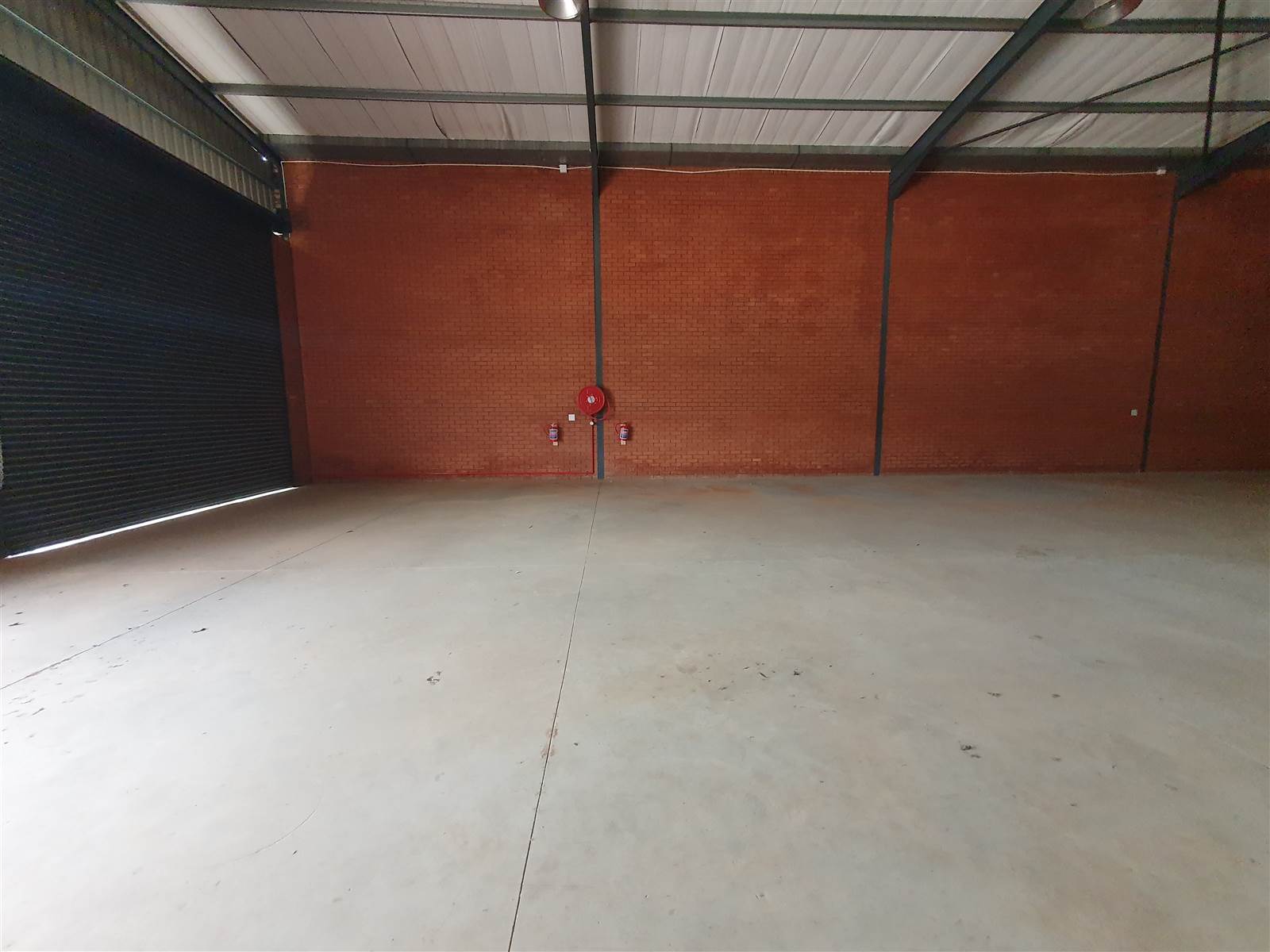 1305  m² Industrial space in Aeroton photo number 6