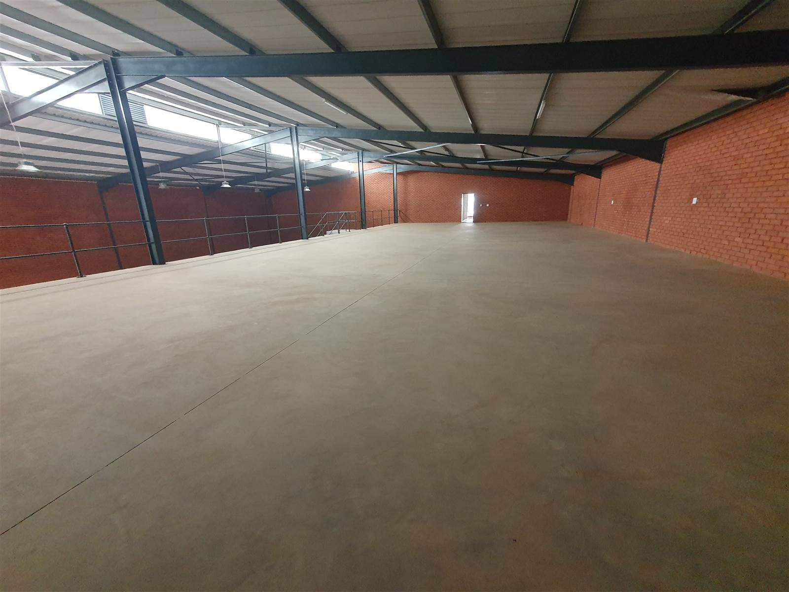 1305  m² Industrial space in Aeroton photo number 10
