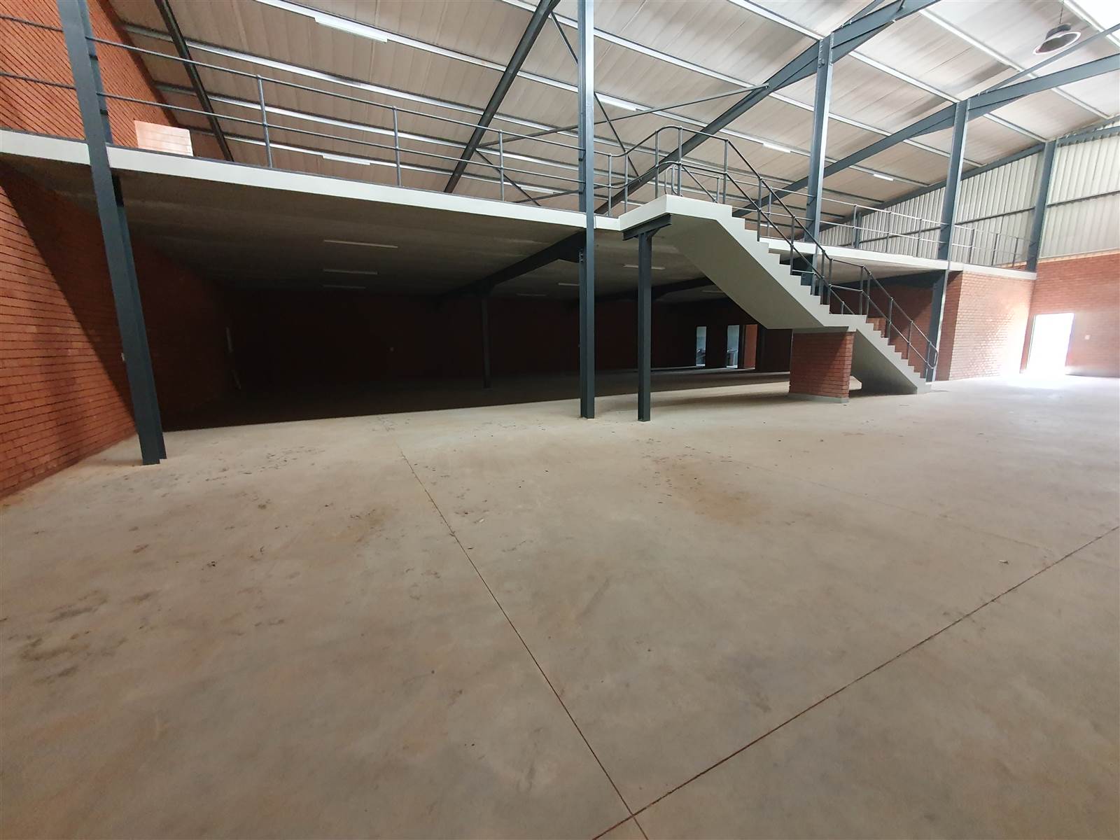 1305  m² Industrial space in Aeroton photo number 5