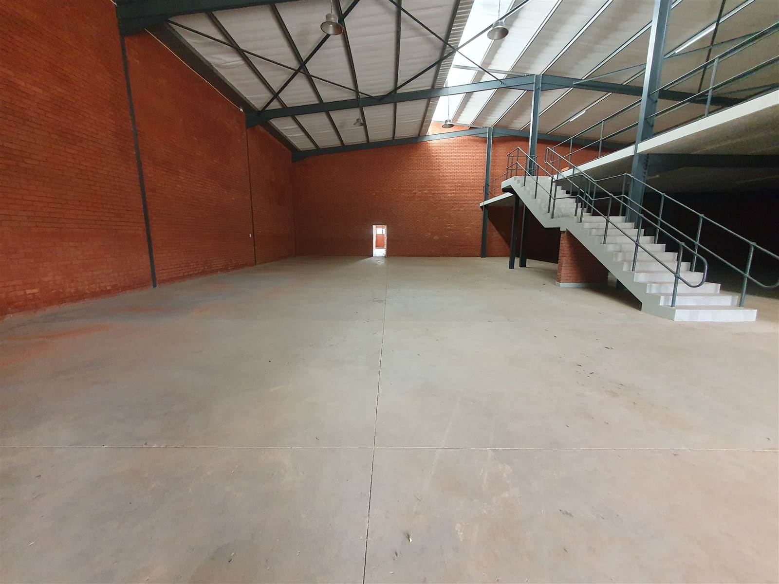1305  m² Industrial space in Aeroton photo number 12