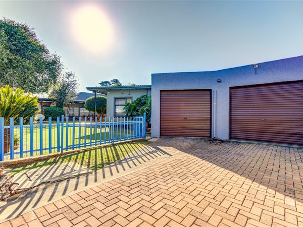 4 Bedroom House 4 Bedroom House