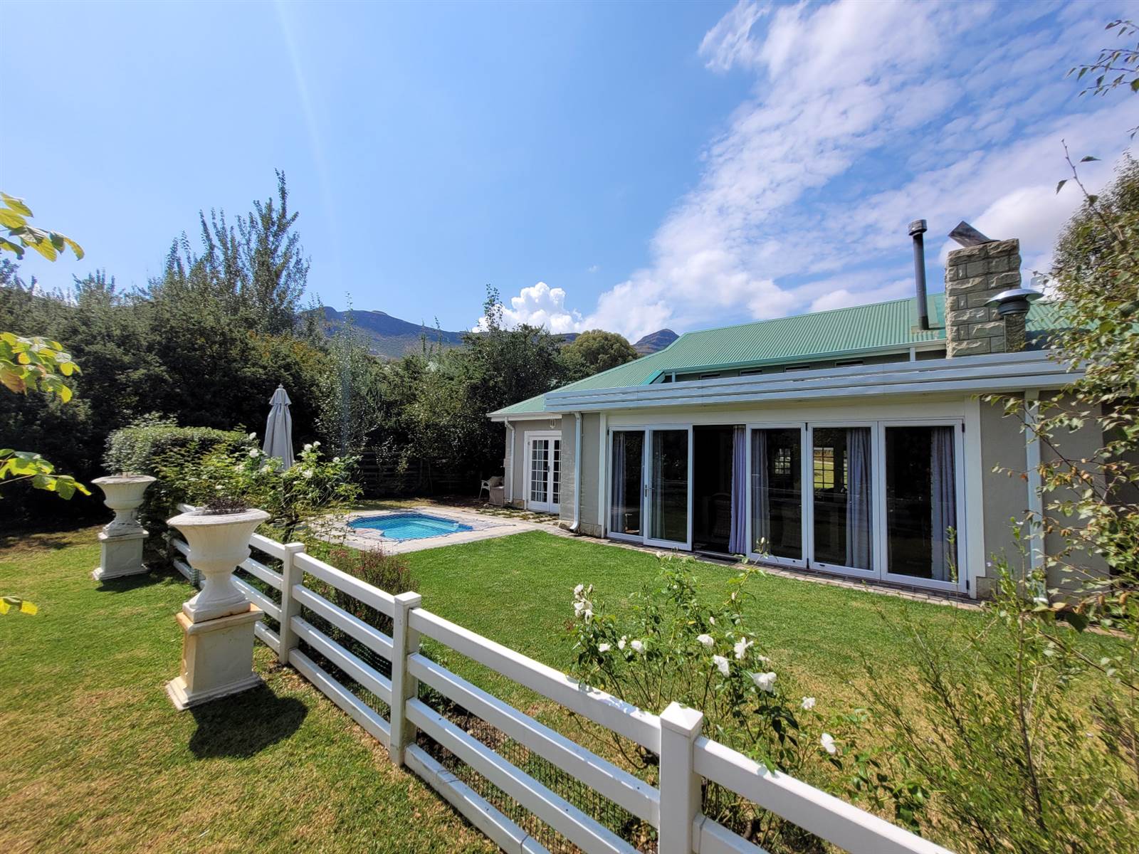 3 Bed House in Clarens photo number 2