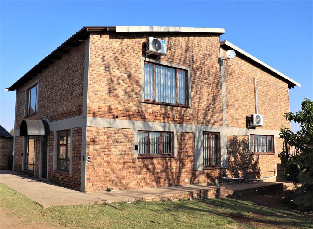 10 Bed House in Zesfontein AH photo number 2