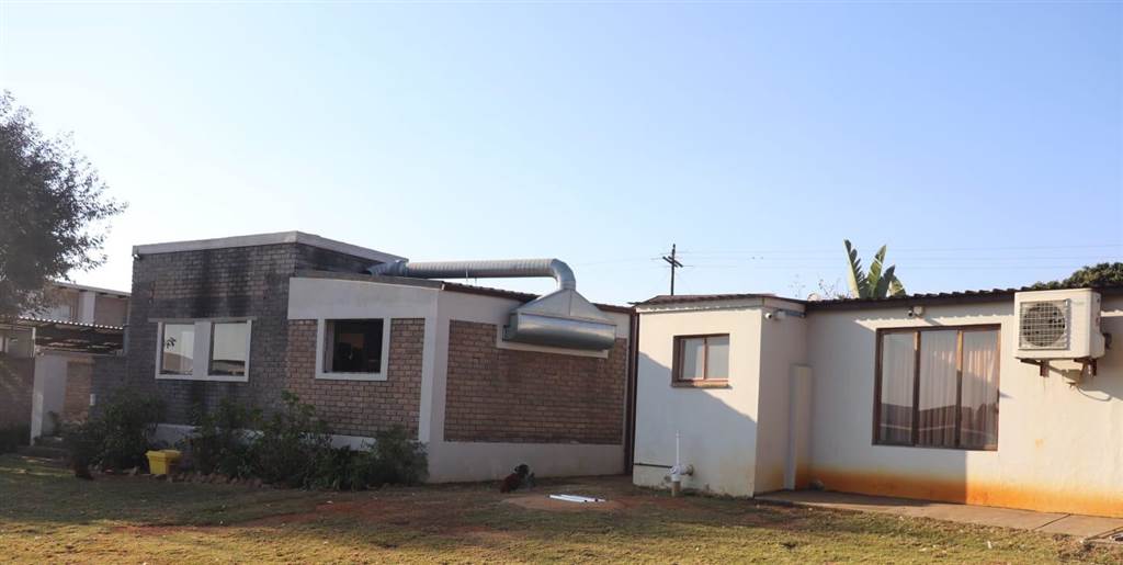 10 Bed House in Zesfontein AH photo number 15