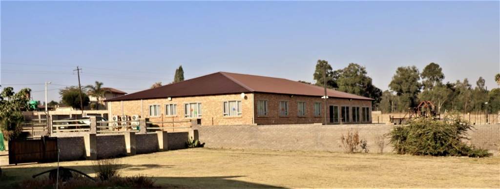 10 Bed House in Zesfontein AH photo number 7