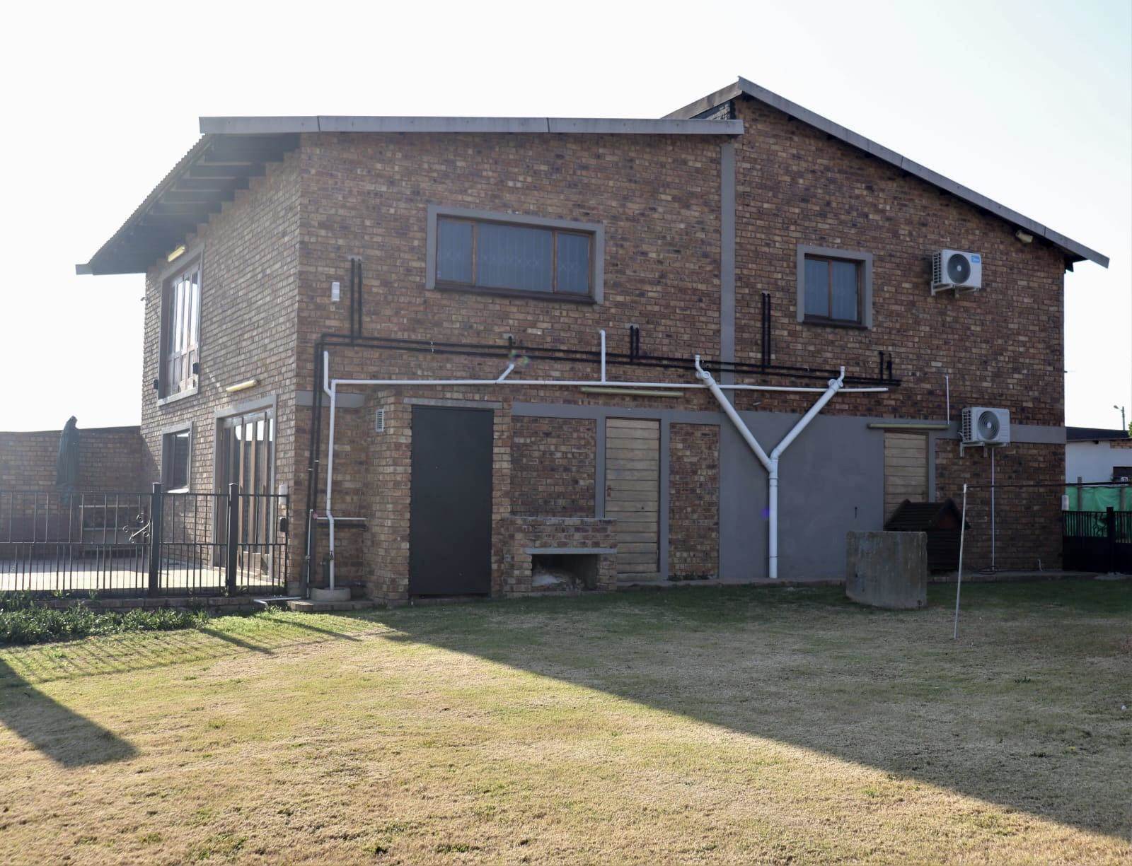 10 Bed House in Zesfontein AH photo number 4
